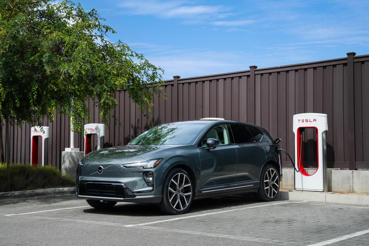 Just plug in and walk away: Plug & Charge now available for Volvo EX60 and EX90 drivers in the Unite