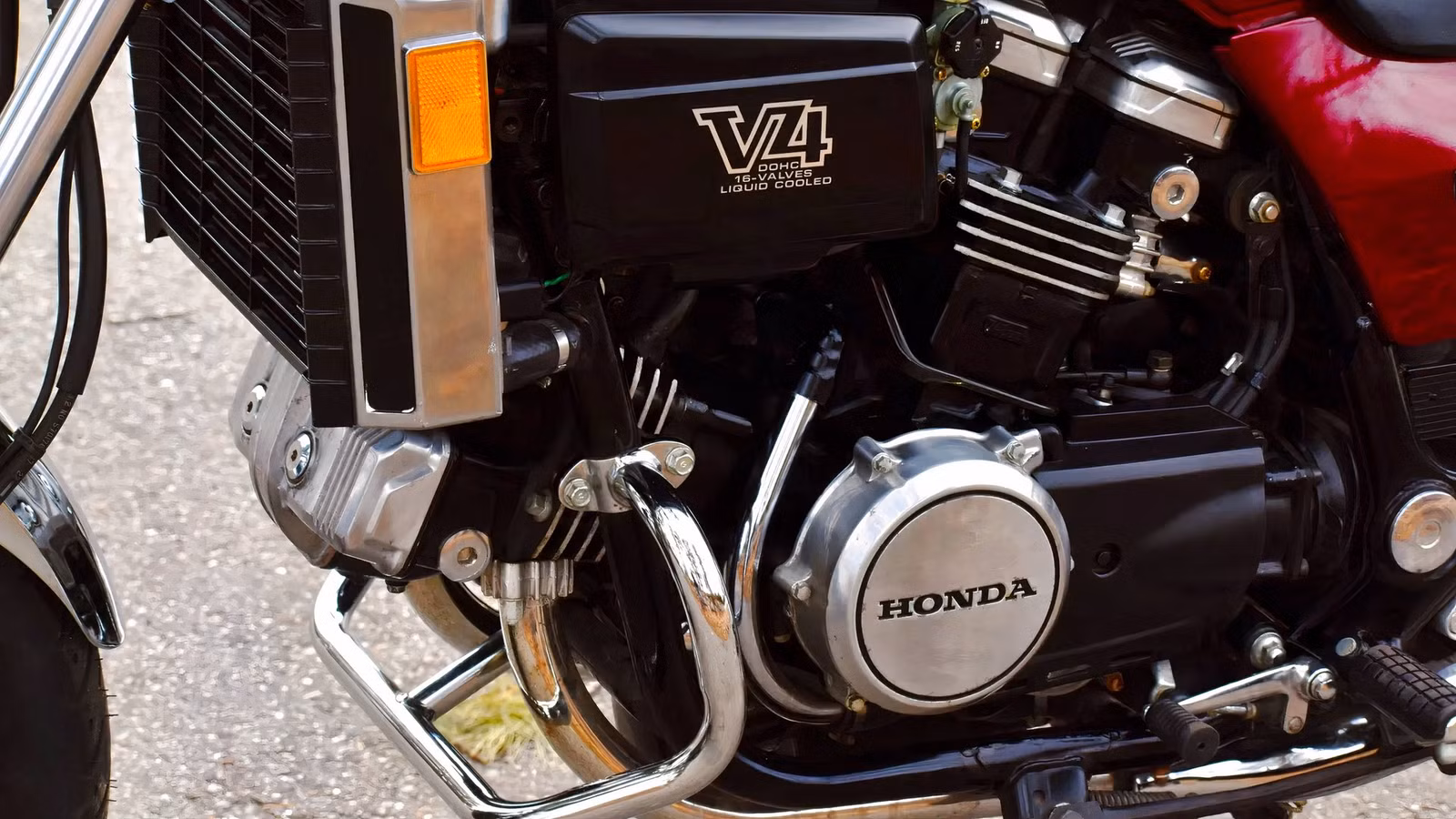 The Forgotten 1982 Honda That Invented Ducati's V4 Superbike Formula