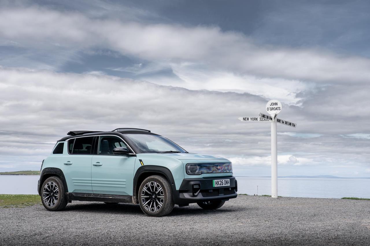 Fun in the sun! Renault 4 ETech electric 'Plein Sud' completes solarpowered Land's End to John O'Gro