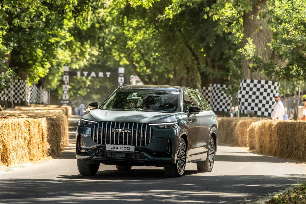 OMODA&JAECOO UK celebrates double debut at Goodwood Festival of Speed