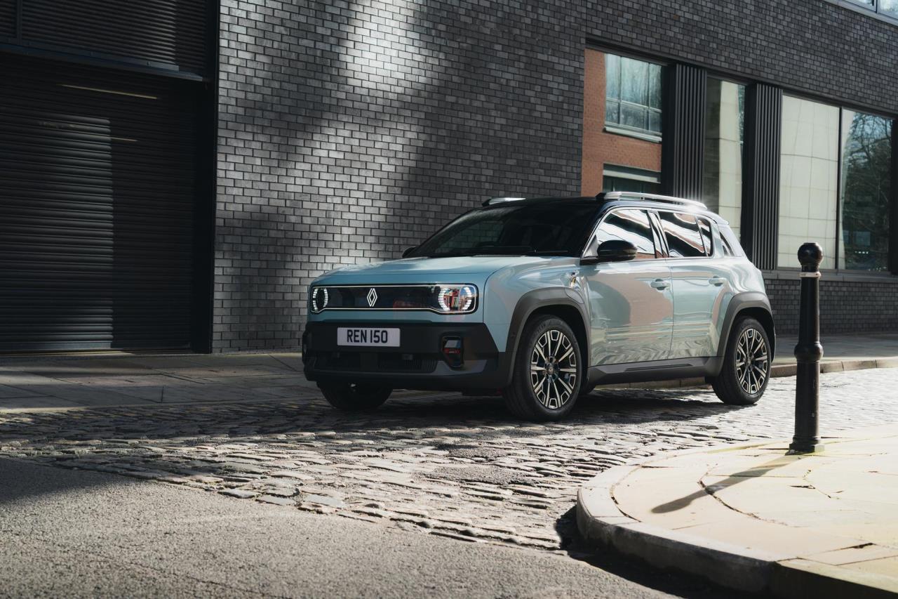 Renault 4 ETech electric claims 'Small SUV of the Year' title for second year running at the Auto Ex