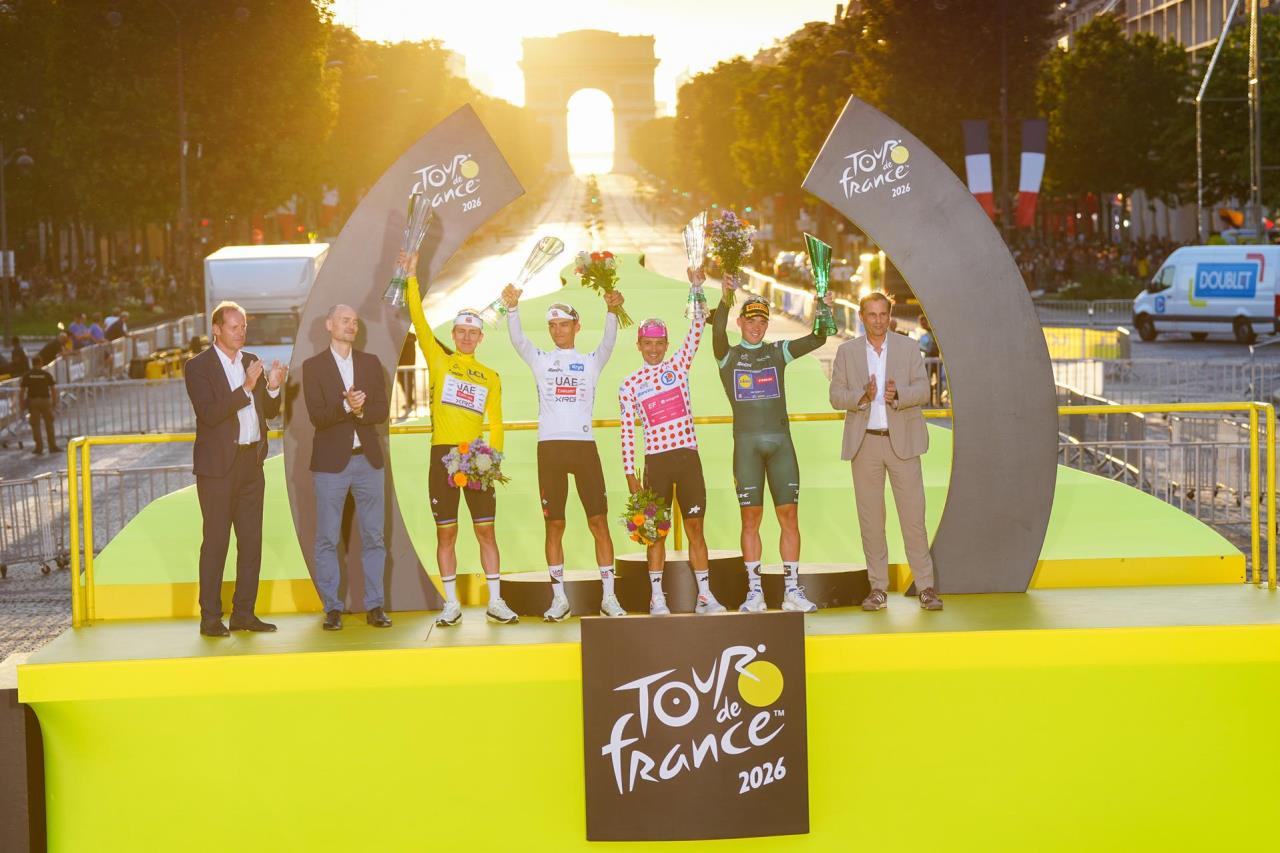 Tadej Pogačar, winner of the 113th Tour de France, receives crystal trophy created by Škoda Design |