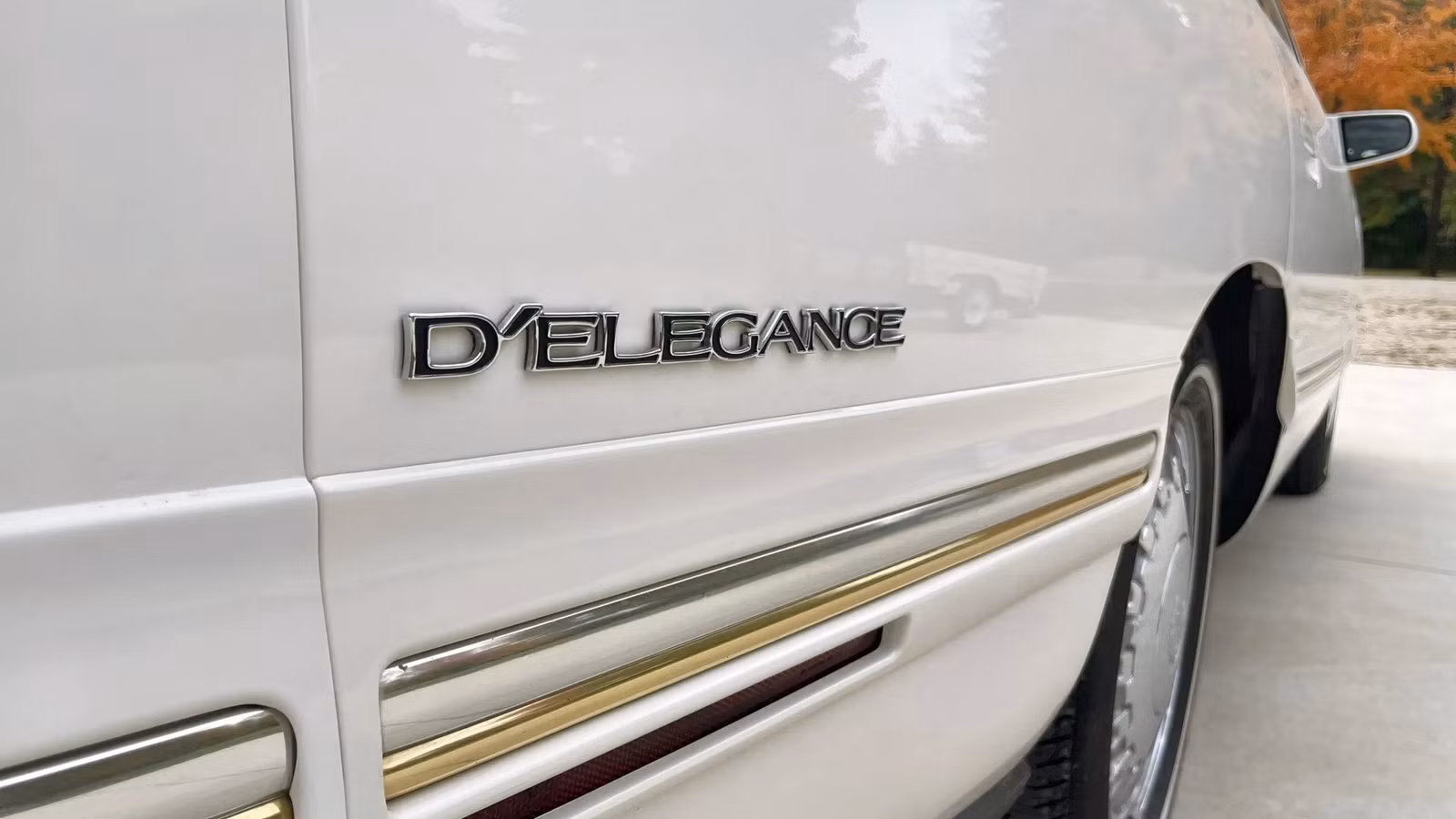 Dolly Parton's Favorite Luxury Car Was A V8 Cadillac