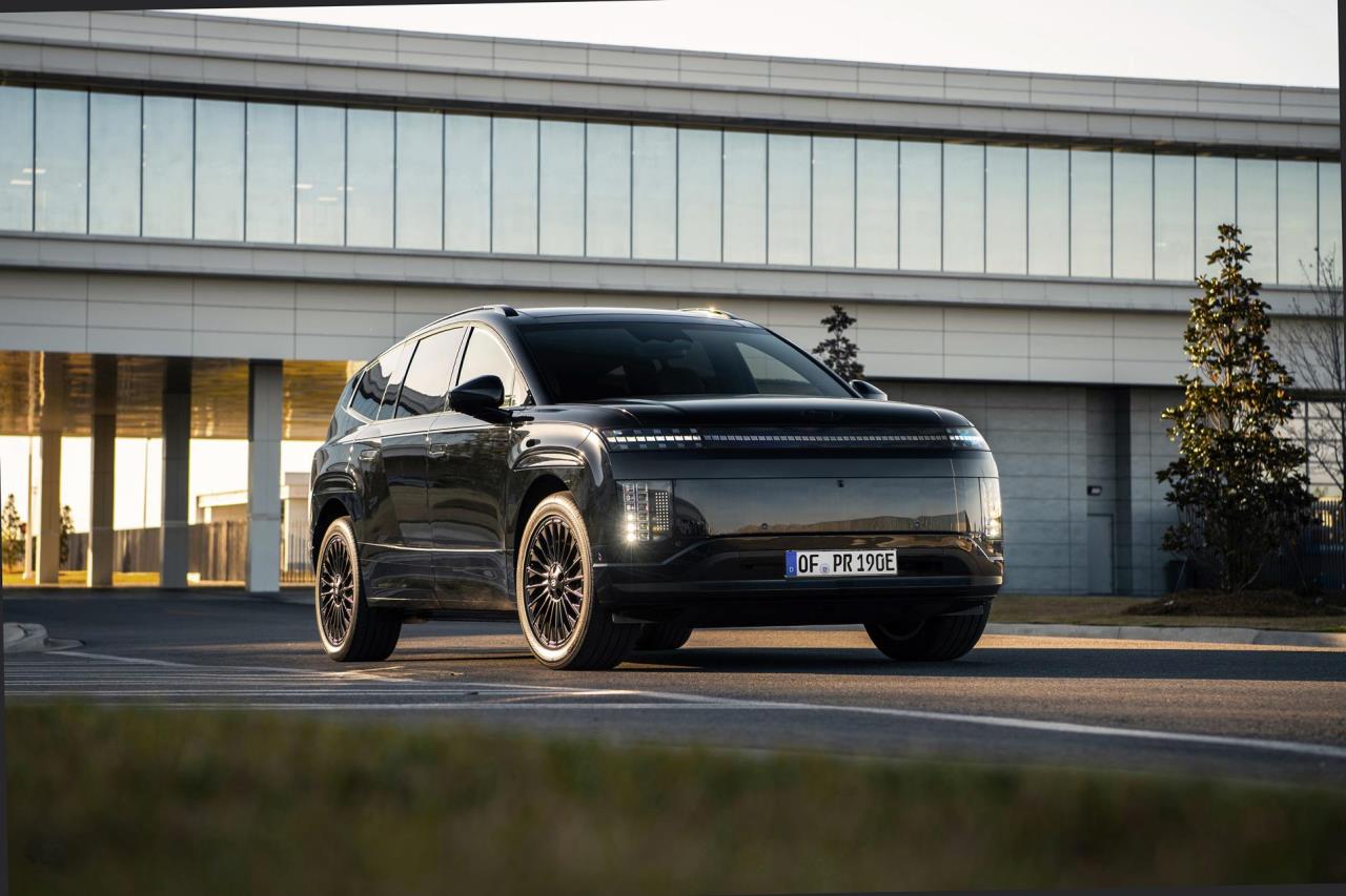 AwardWinning Hyundai IONIQ 9 Rewrites the Flagship Rulebook with New Calligraphy Black Ink