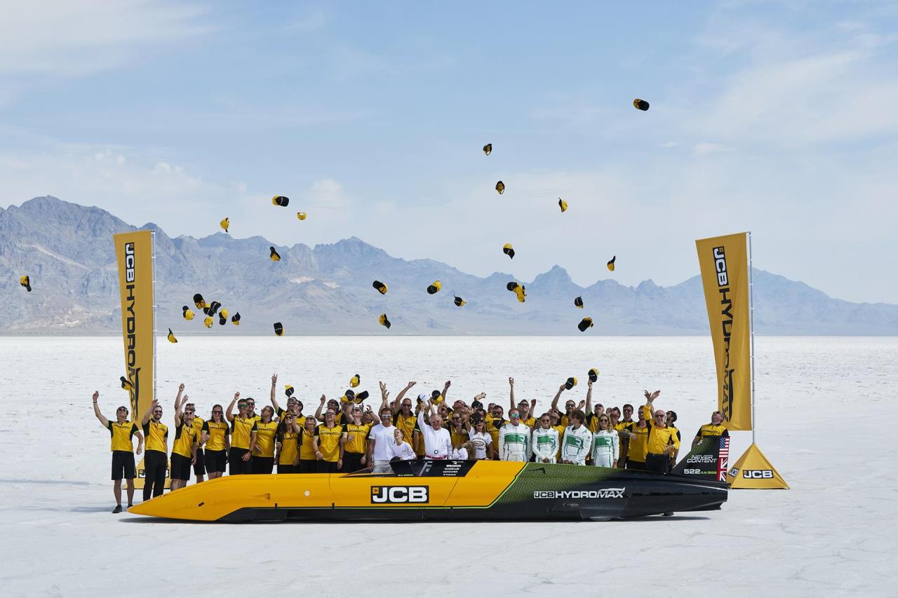 HydrogenPowered JCB Hydromax Sets 406.320 MPH World Land Speed Record