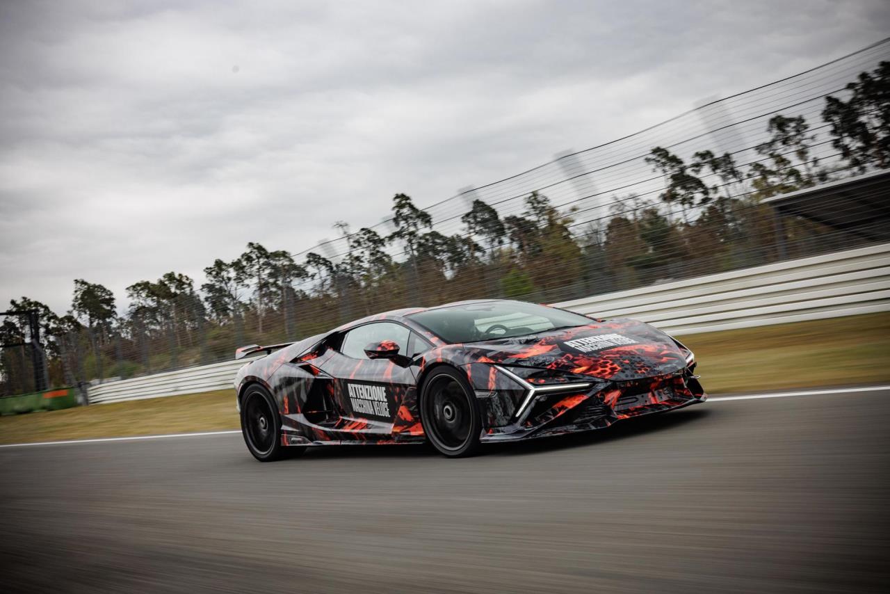 Record lap at the Hockenheimring for the new Lamborghini Revuelto SV