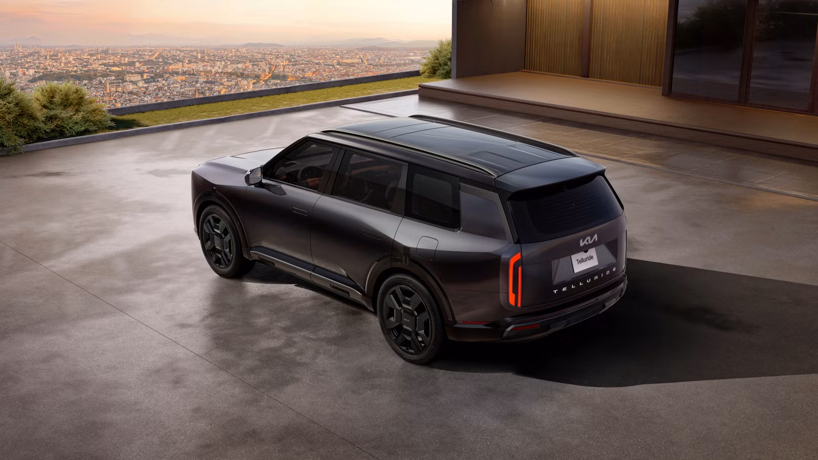 The Kia Three-Row Hybrid That Quietly Beats Toyota's Grand Highlander