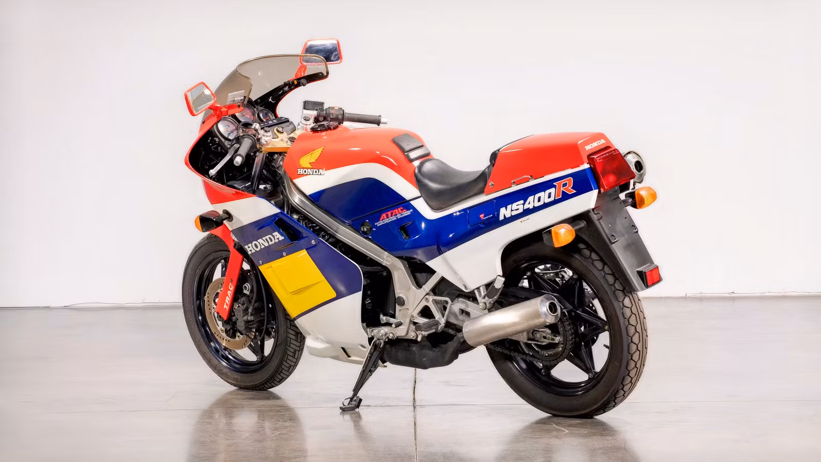 The Honda NS400R Was A 3-Cylinder GP Bike Made Road-Legal