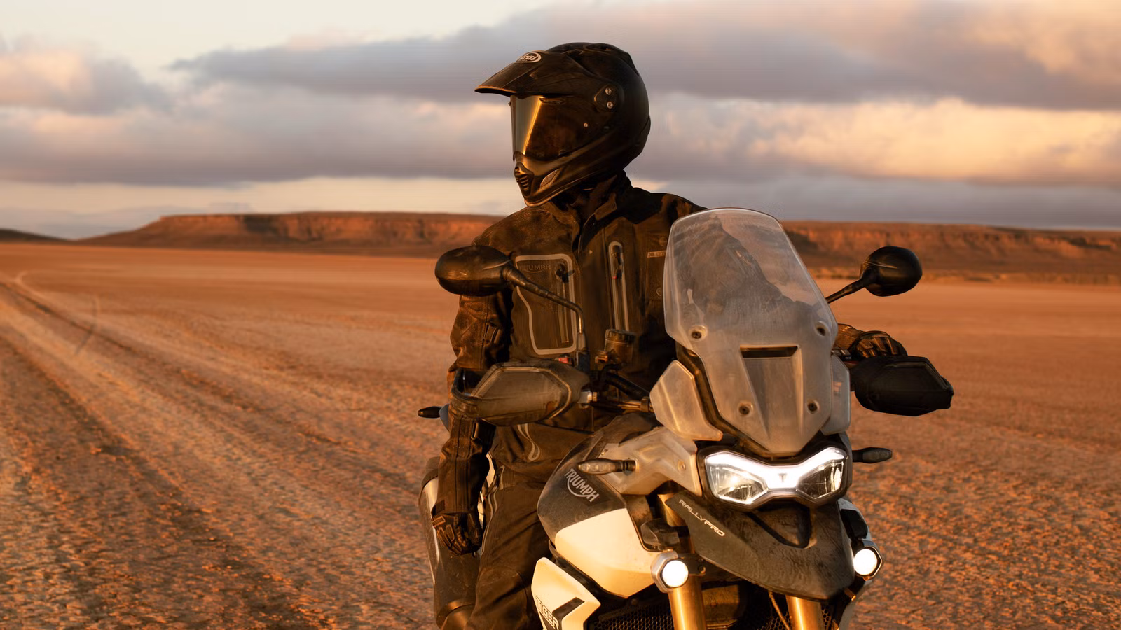 Triumph Tiger 900: The Middleweight That Beats Big ADV Bikes