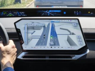 BMW Maps displays navigation and driver assistance information in a single 3D view