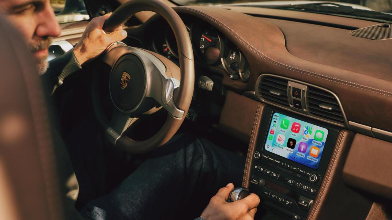 Modern retrofit infotainment system for 911, Boxster & Cayman models