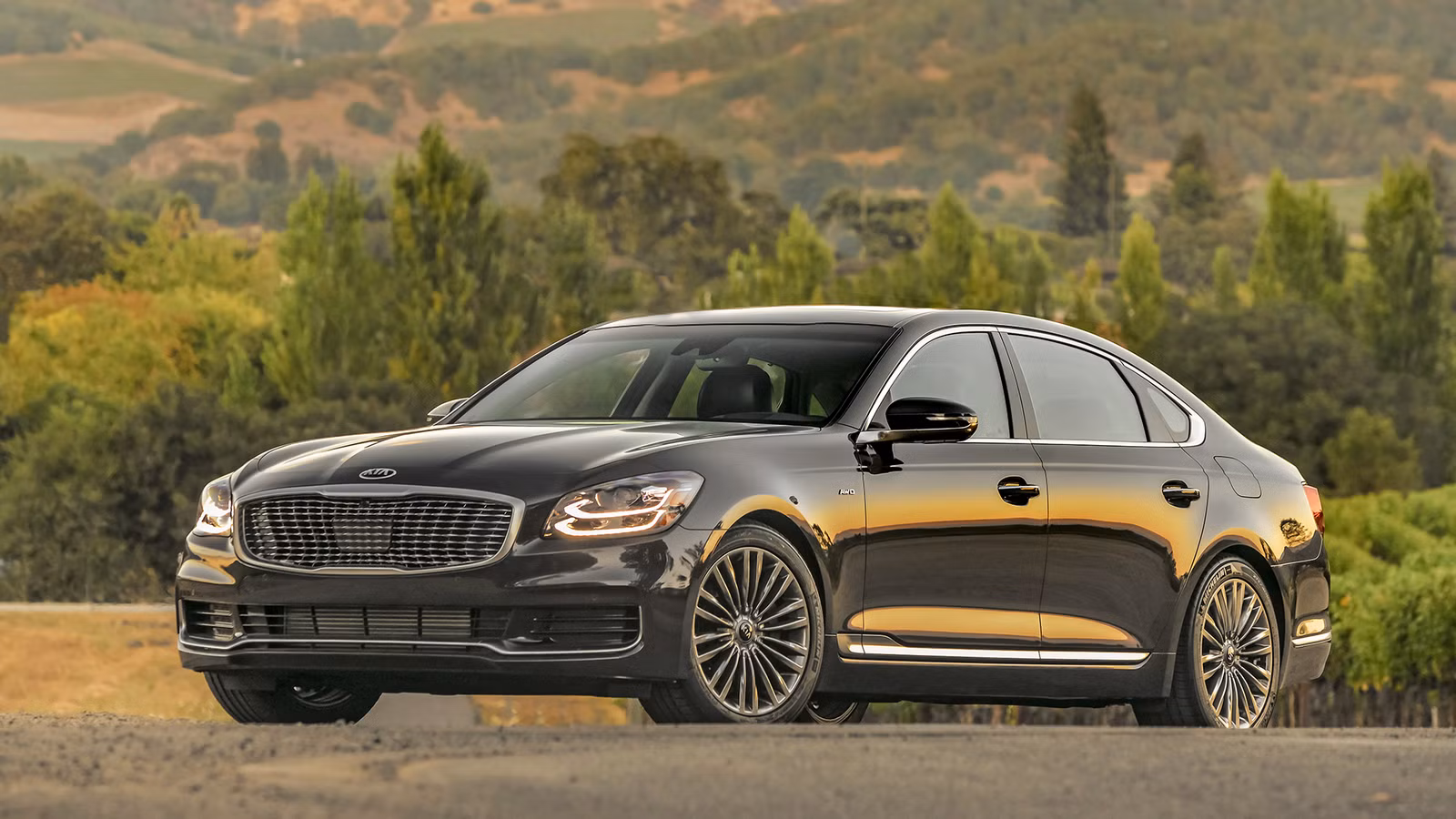 The Forgotten Korean V8 Flagship With Reclining Rear Seats That's Cheaper Than A New Corolla