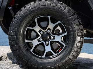 The Last Mainstream SUV Still Riding On A Solid Front Axle