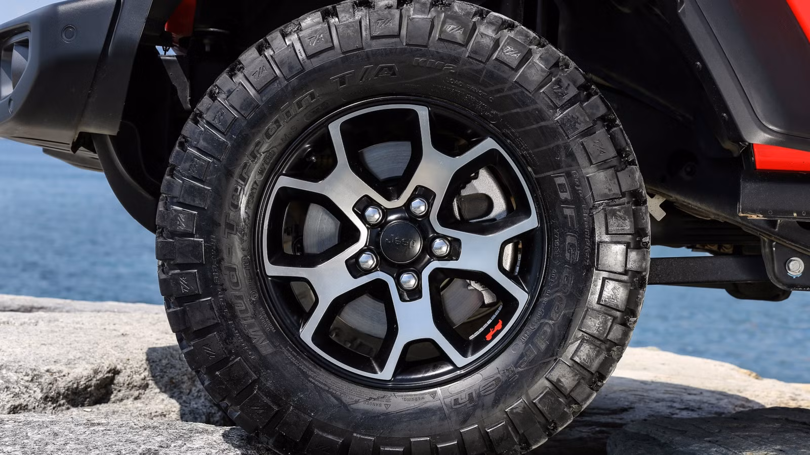 The Last Mainstream SUV Still Riding On A Solid Front Axle