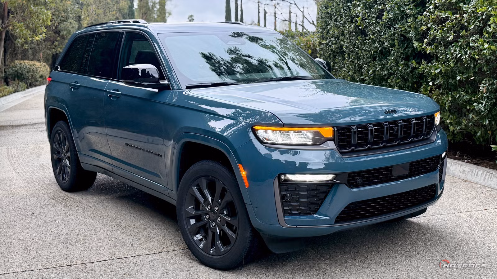 2028 Jeep Grand Cherokee Gets 420-HP Hurricane I6, Hemi Exits
