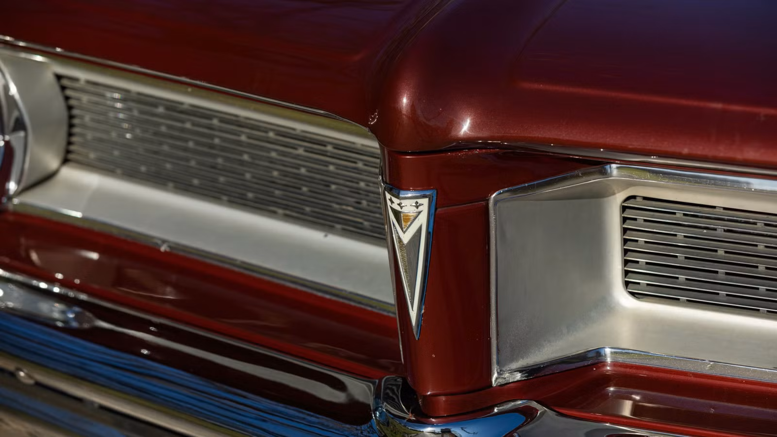 Pontiac's Forgotten Luxury Coupe Makes the Ferrari 250 GTO Look Common