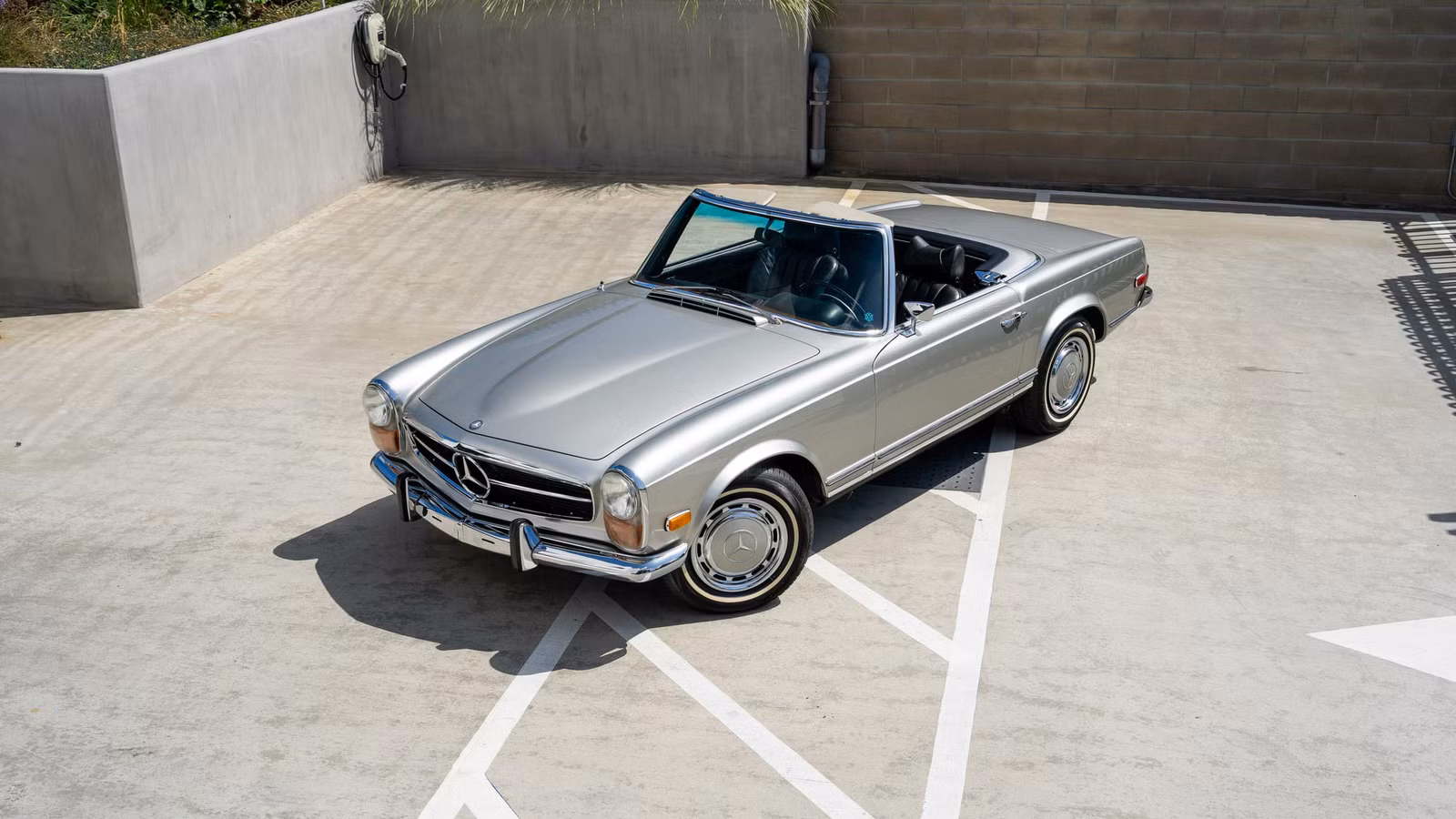 This 12,000-Mile 1971 Mercedes 280SL Pagoda Shows What Pre-Smog Low-Mileage Survivors Are Actually Worth Now