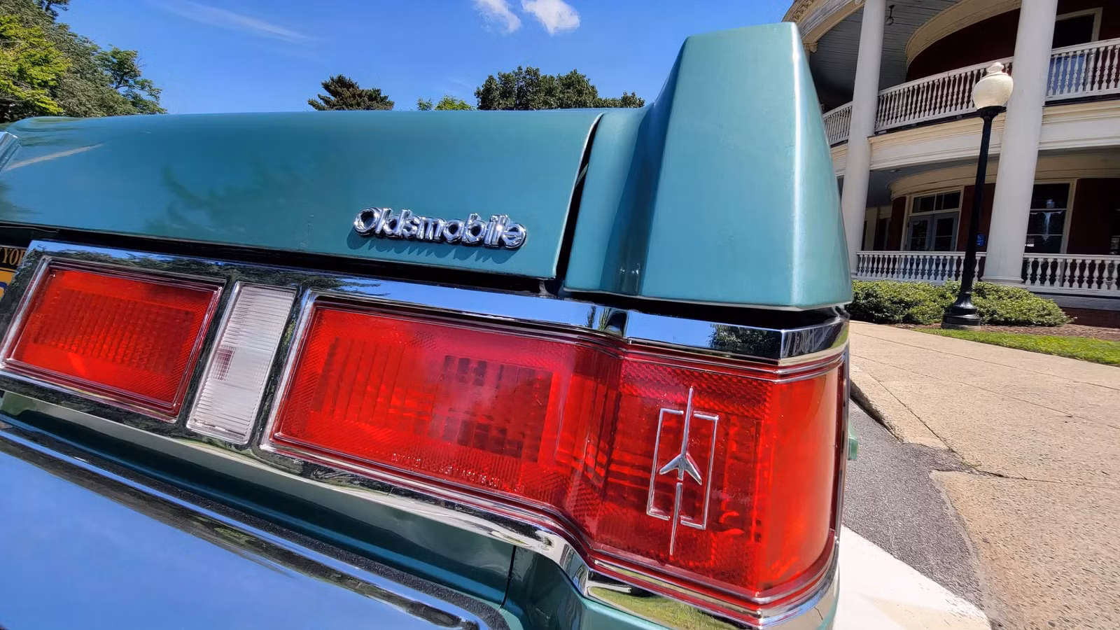 The 390-hp Oldsmobile Cop Sedan That Out-Accelerated A Base Porsche 911