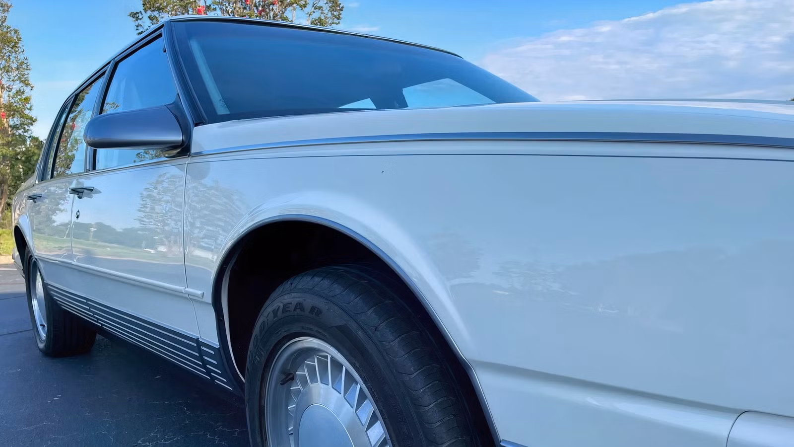 Oldsmobile's Underrated Touring Sedan Made The Floaty Regency Look Outclassed