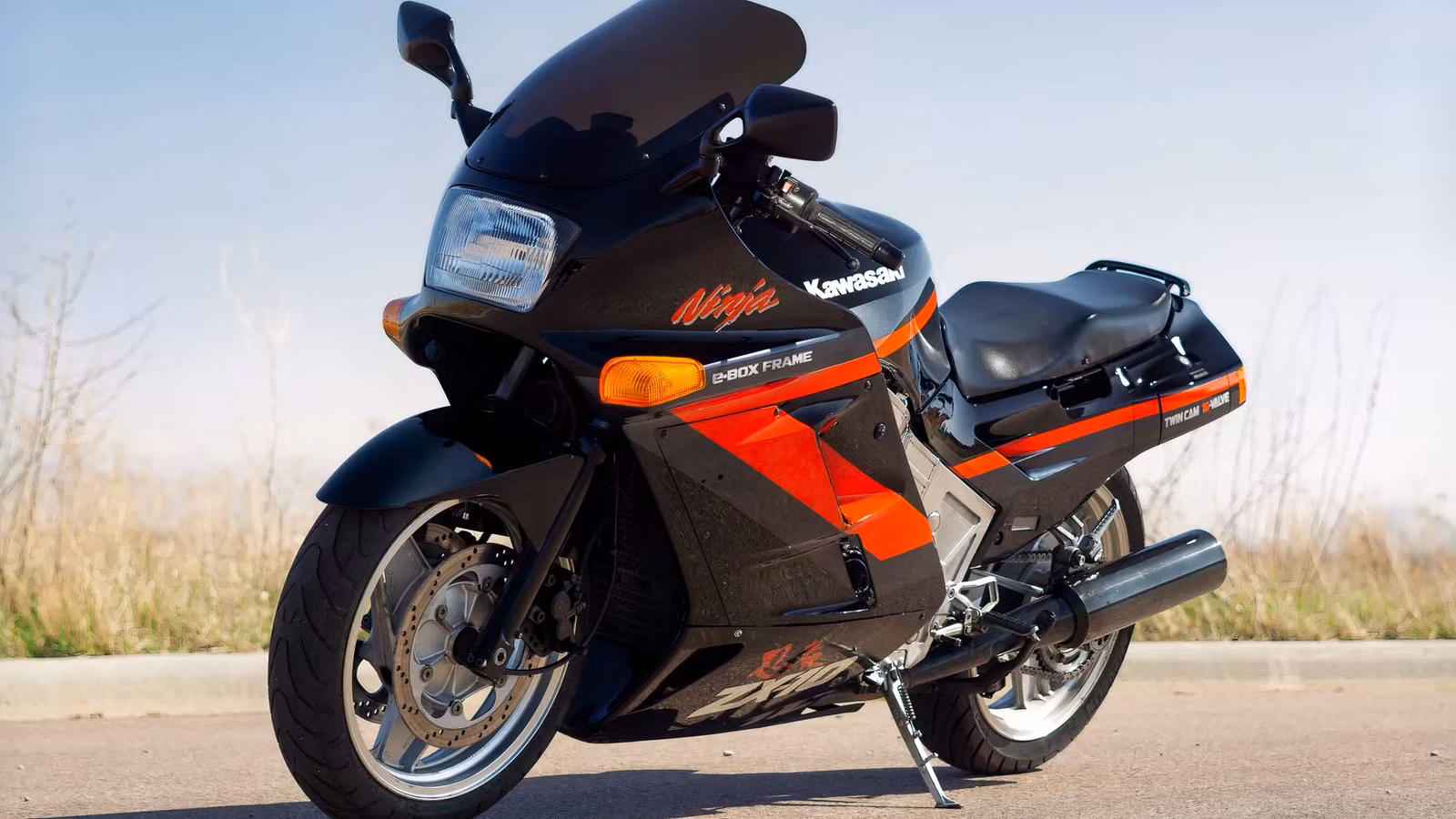 The 166-MPH Kawasaki That Came With Luggage Hooks And Passenger Handles