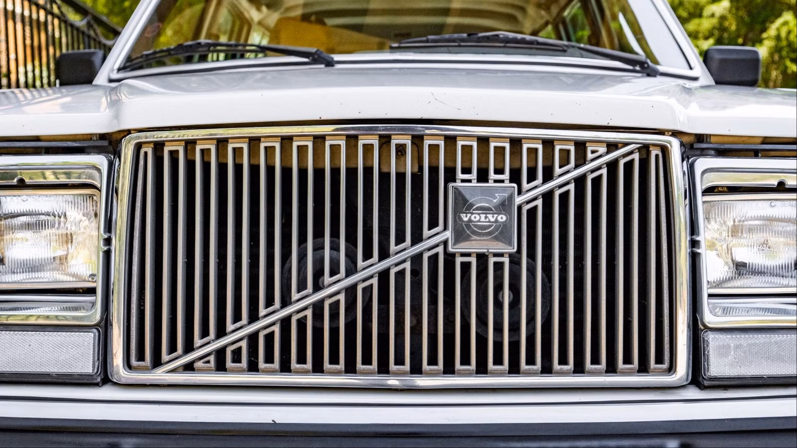 Volvo's Plain Iron Four-Cylinder Outclassed The V6 Bolted Into Its 260 Sibling